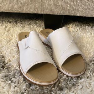 Clarks white Velcro slip ons size 9